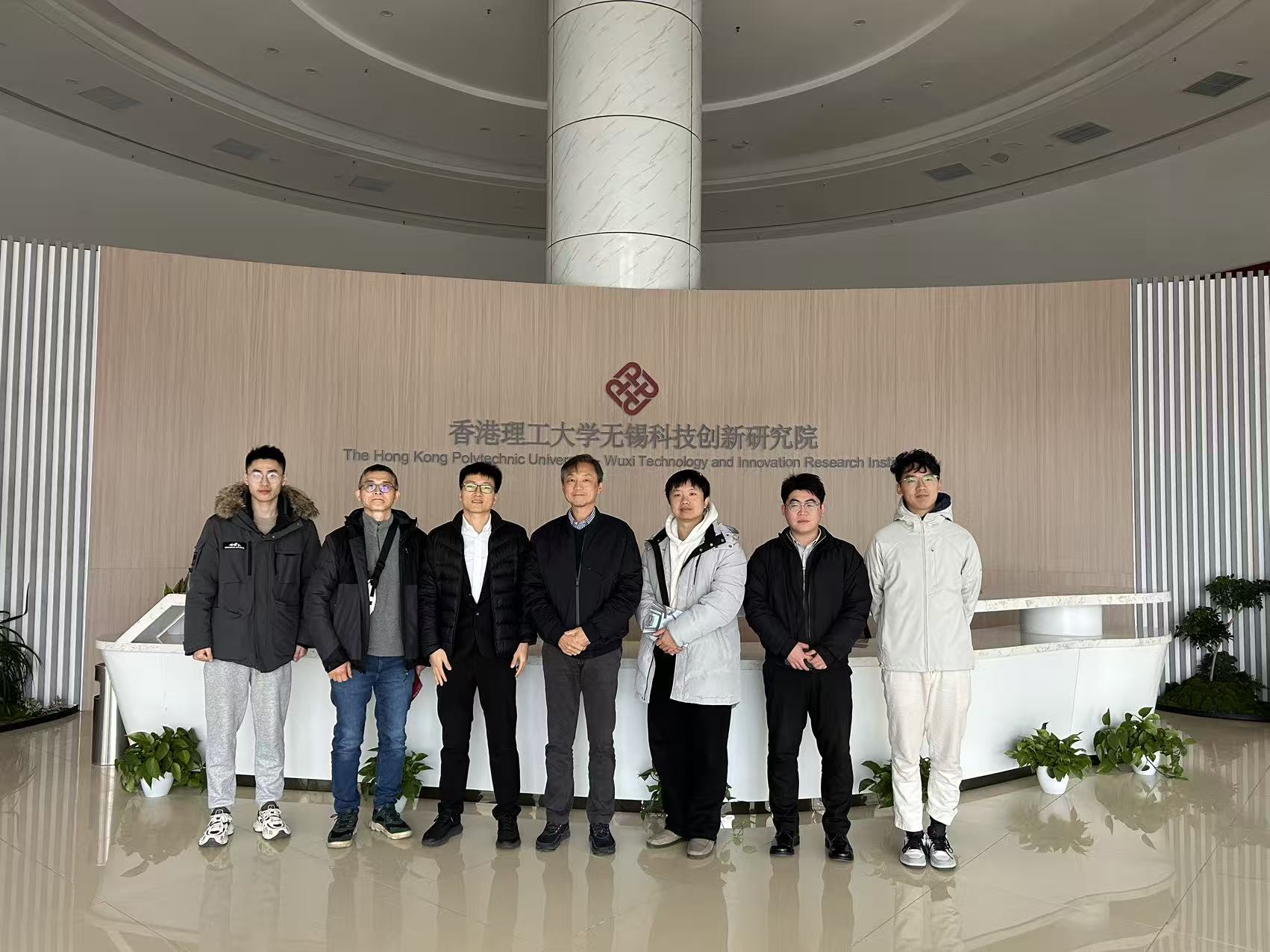 PolyU CFSO Delegation Visits Wuxi Research Institute and Observes Smart Drone Cleaning Demo in Shanghai