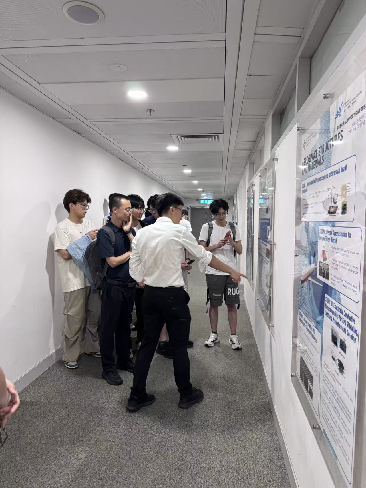 Prof. Weisong Wen introducing AAE research achievements to the Shandong University delegation