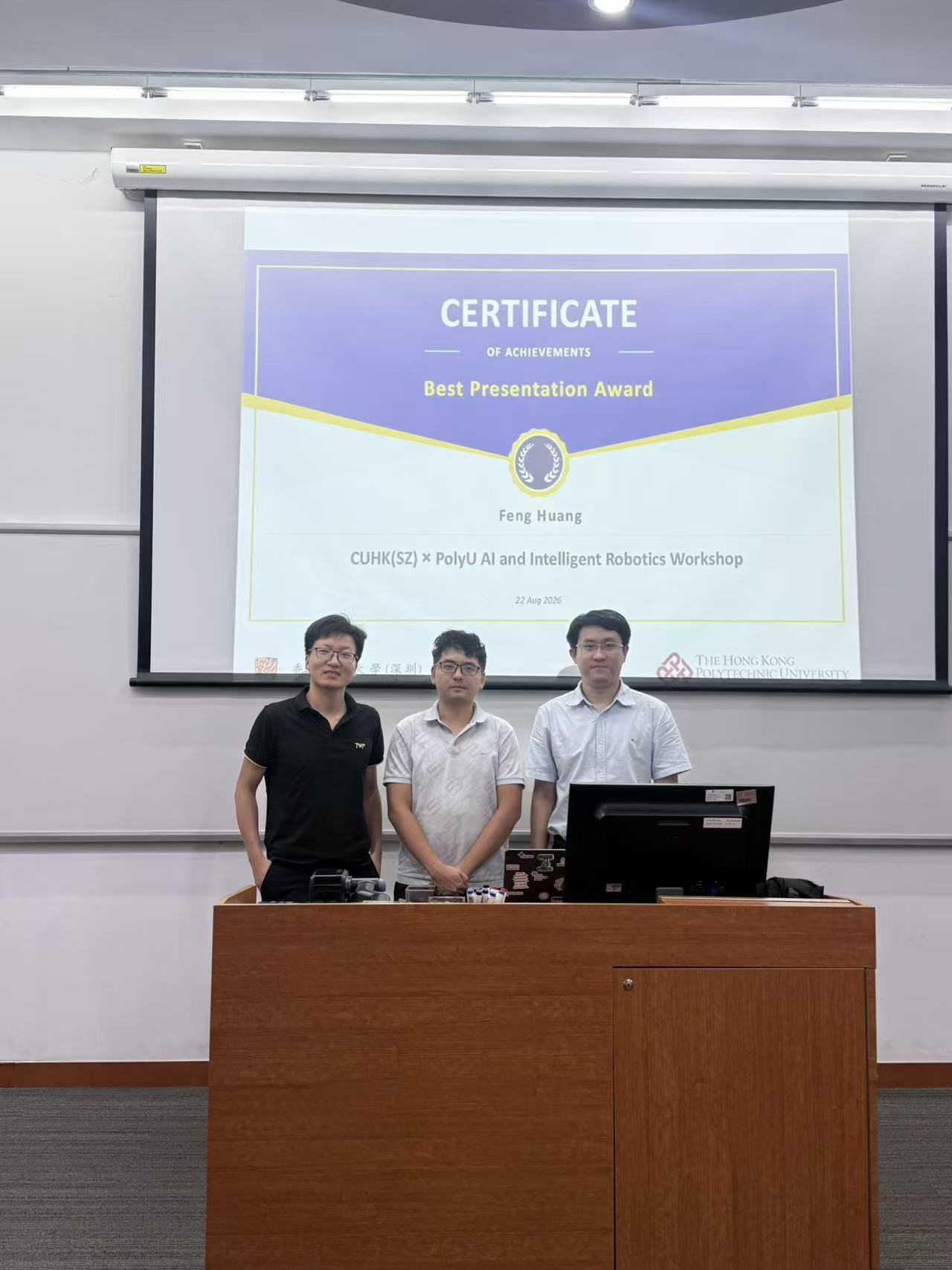 Feng Huang receives a Best Presentation Award
