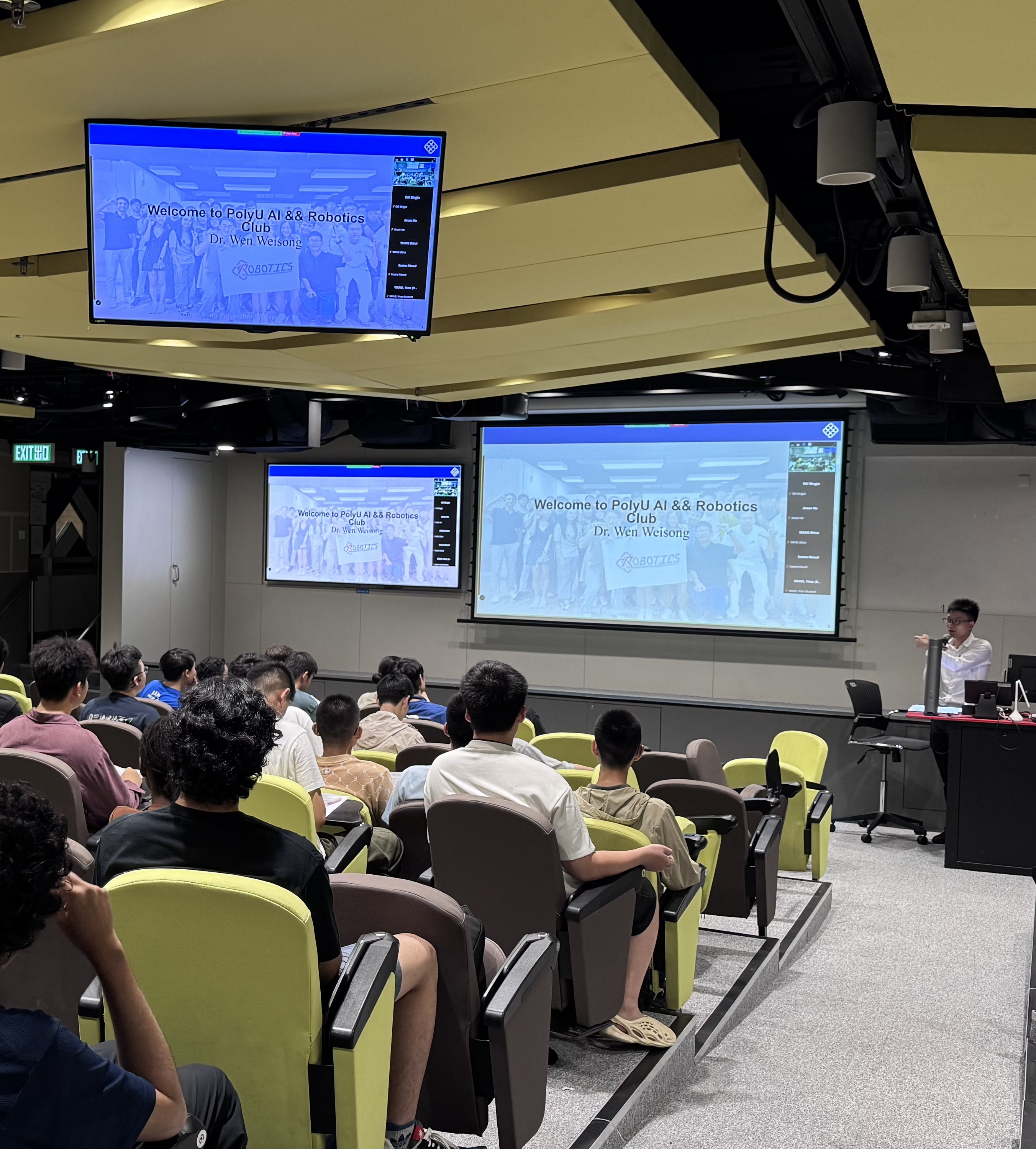 Prof. Weisong Wen welcoming students to the PolyU FENG AI and Robotics Club information session